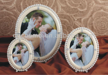 Metalic Zinc Alloy, Jewels inset Oval Photo Frames
