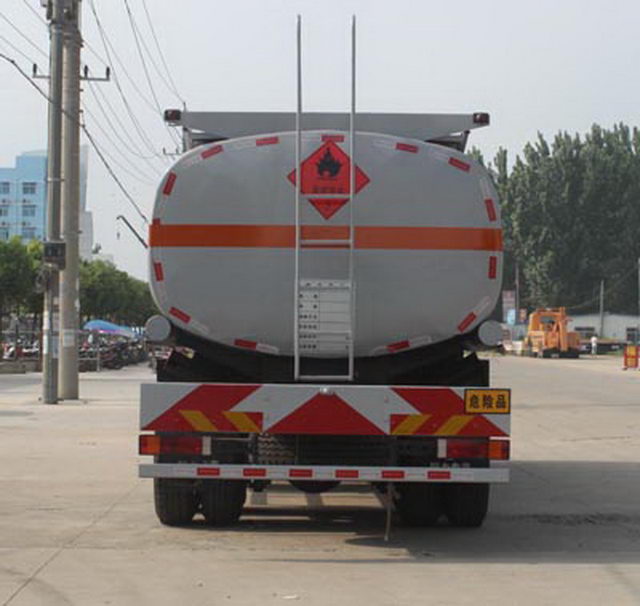 SINOTRUCK 8X4 29000Litres heavy-duty fuel tanker