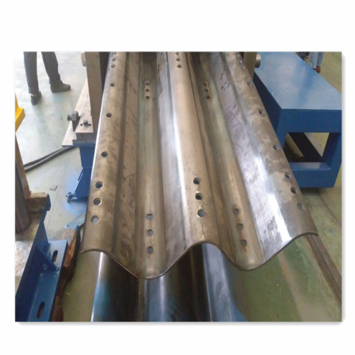 Gorong-gorong Bergelombang W Beam Roll Forming Line