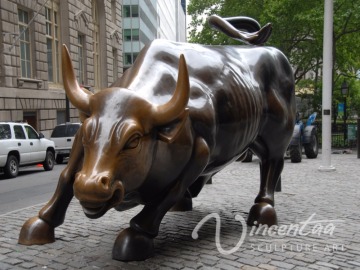 Large outdoor bronze charging bull office building decoration