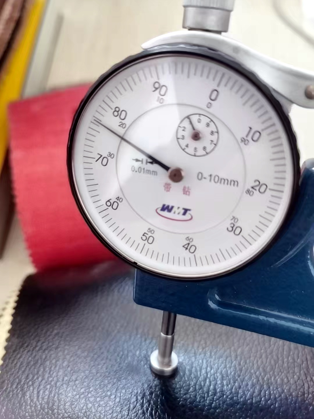 Rolo de couro preto em PVC, revestimento de malha impresso resistente a manchas com acabamento em relevo para móveis, assento de carro e cama