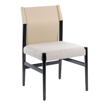 White saddle lethear Sveva chairs