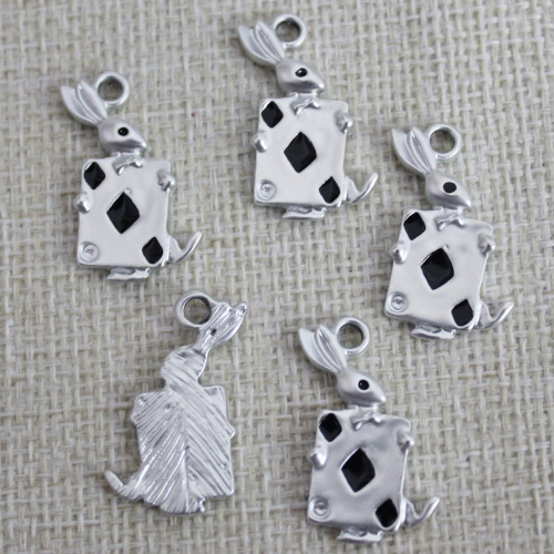 Charms gioielli alla moda Charms con ciondolo in lega di colore placcato opaco Fascino animale coniglio poker Rabbit