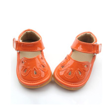 Nouvelles chaussures grinçantes pour enfants en or