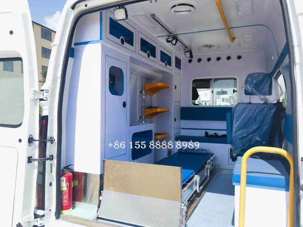 Short Axle Mid Top Ambulance 7 Jpg