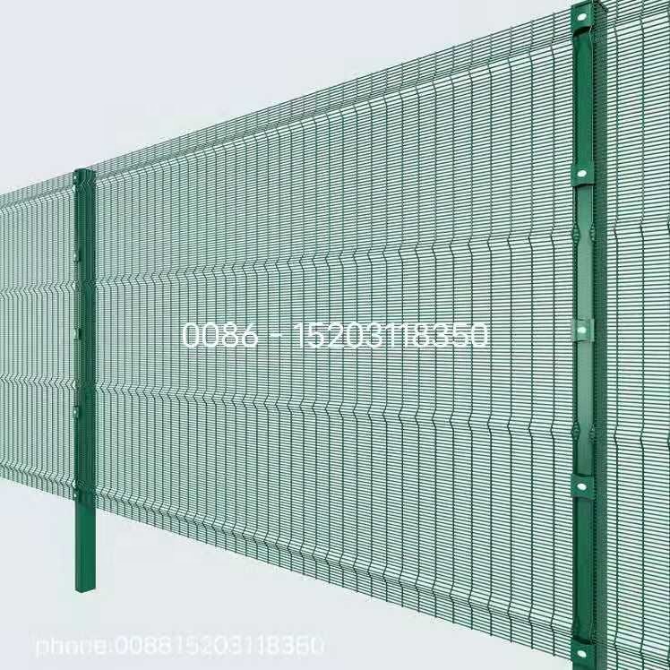 Yaqi Factory sales galvanized decorative green welded iron wire mesh fence