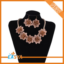 Flower-shaped Necklace Jewelry Pearl Earrings Set