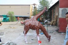 Garden resin giraffe sculpture