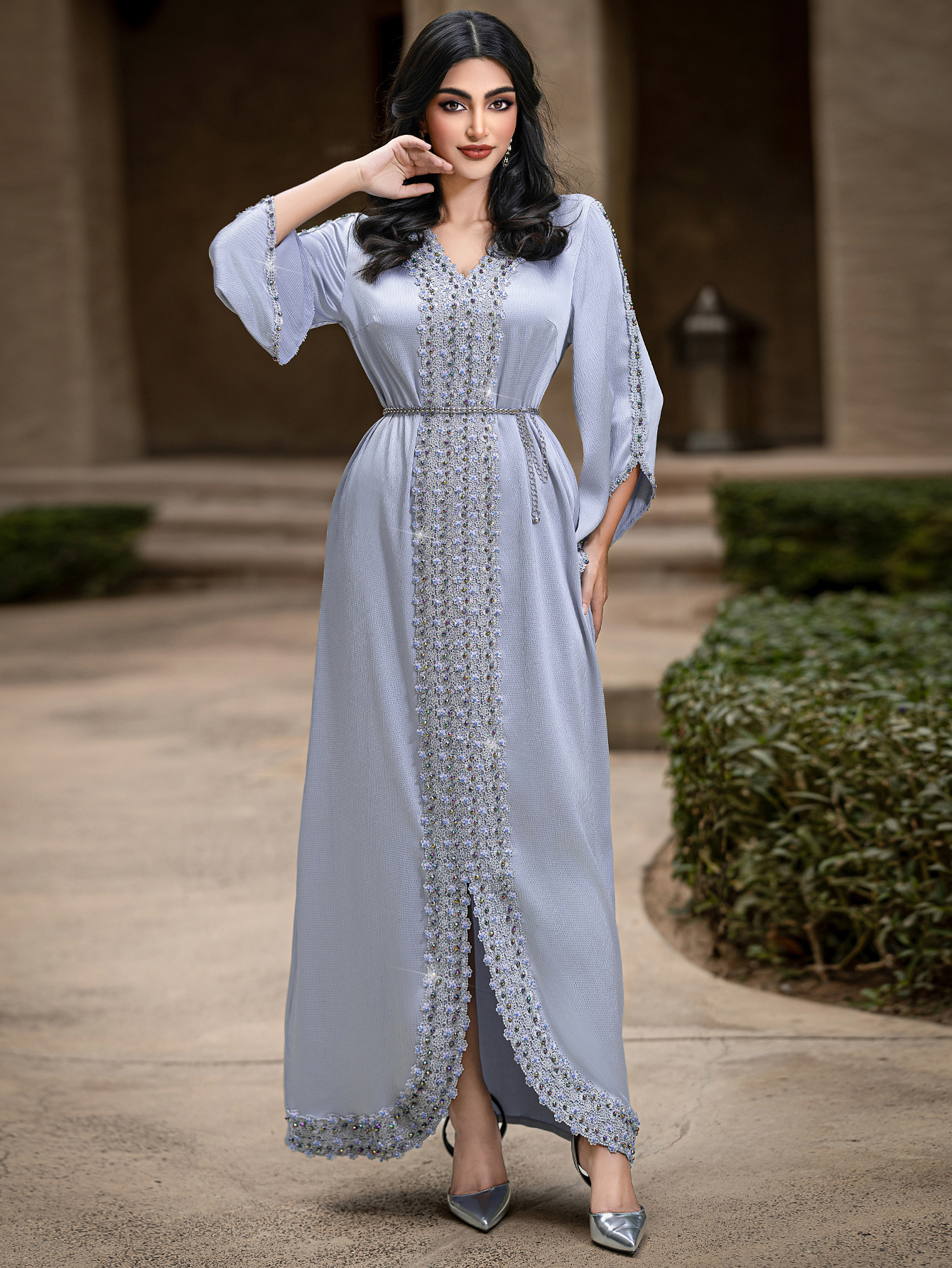 توری منجوق آبی جزئیات شب عبای Blue Beaded Lace Evening Abaya Detail