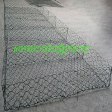 Twisted hexagonal wire mesh