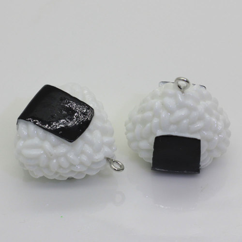 Neue Charm Triangle Rice Ball geformte Harz Cabochon Kawaii Perlen Schleim DIY Schlüsselbund Dekor Halskette Ornamente