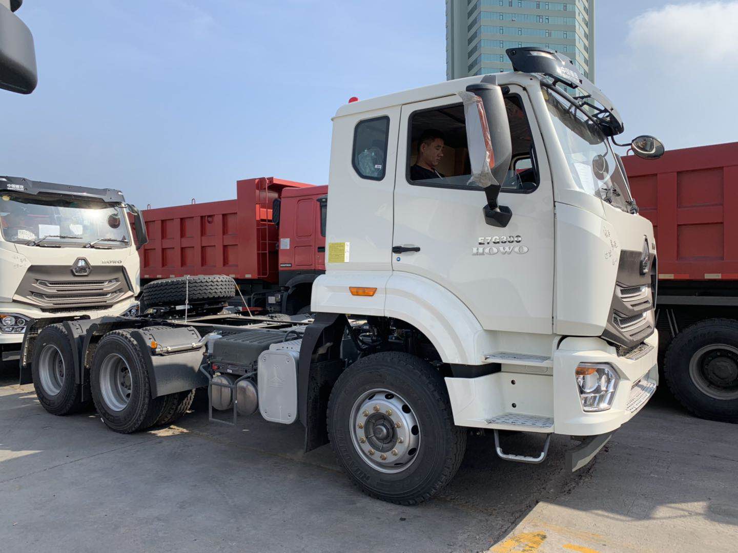 Sinotruk E7G 371 6x4 tractor truck