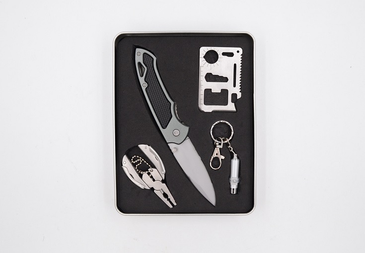 2020 New Metal Box Emergency Camping 4 in 1 Survival Kit with Knife Pliers Mini flashlight credit card tool