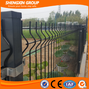 Metal wire mesh fence with different sizes