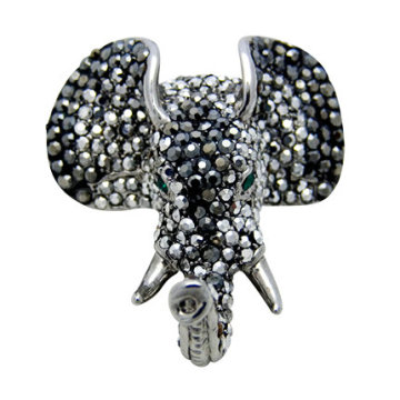 Attractive large elephant head brooch with diamond