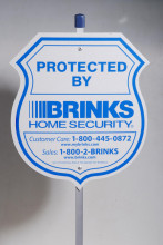 Brinks Security Signs, Plastic Yard Signs with Aluminum Stake (OET-B-105)