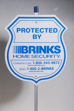 Brinks Security Signs, Plastic Yard Signs with Aluminum Stake (OET-B-105)