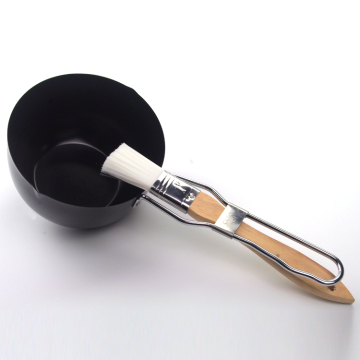 Non-stick sauce pasta pot with basting brush