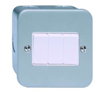 10A 3 Gang 2 Way Switch Metal Clad