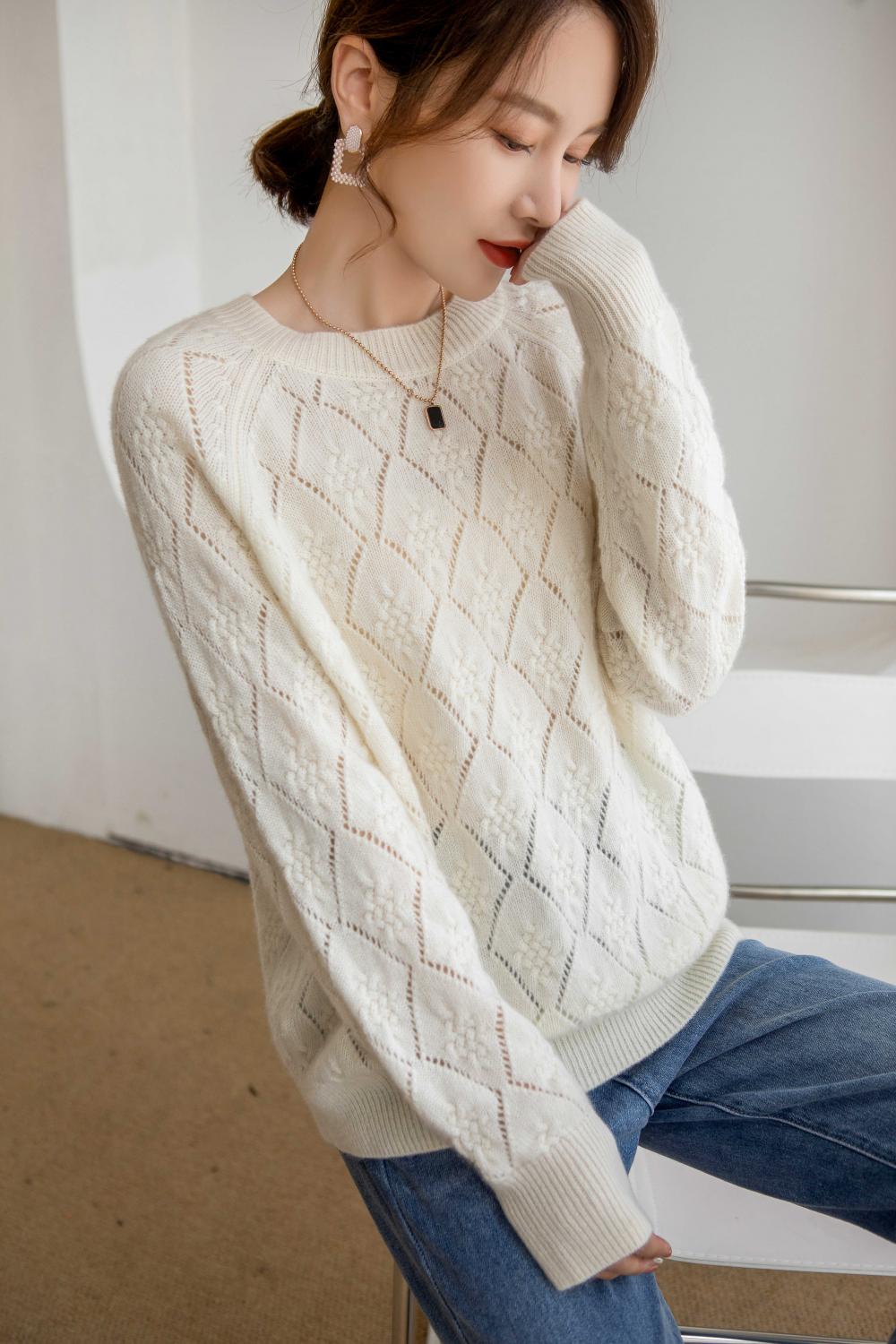 Oversized cashmere jumper with round neck