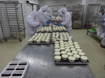 Ethiopian food cleaning room