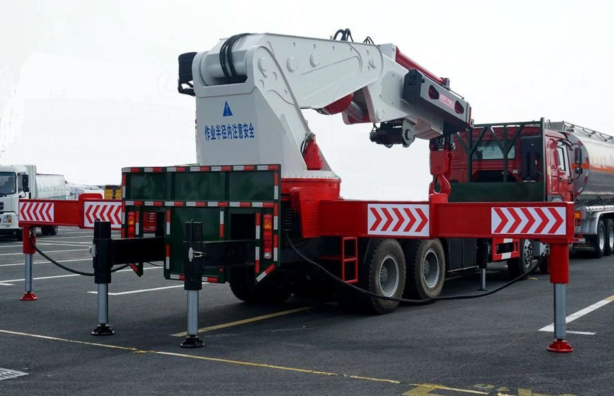 80T crane truck 4