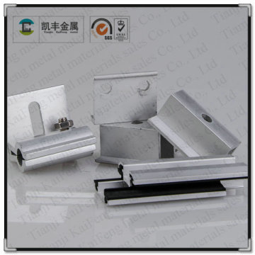 Thin film end clamp for solar mounting brac