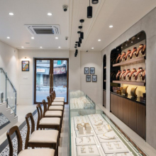 Modern Shopping Mall Kiosk for High-End Jewelry Displays