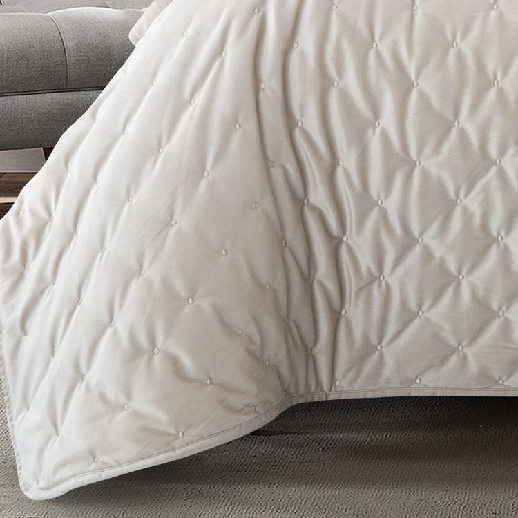 BSCI cream-coloured quilted embroidery bedspread  designer bedspread home goods bedspread bed quilt