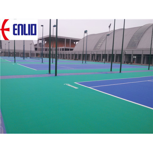 Eenvoudige modulaire tennisbaantegels installeren