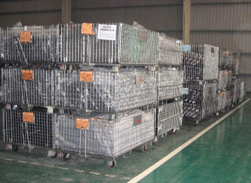 Cargo storage roll cage