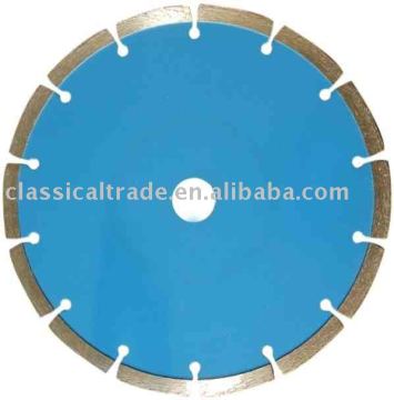 Segmented diamond saw blade