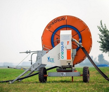 Farm field sprayer hose reel irrigation system