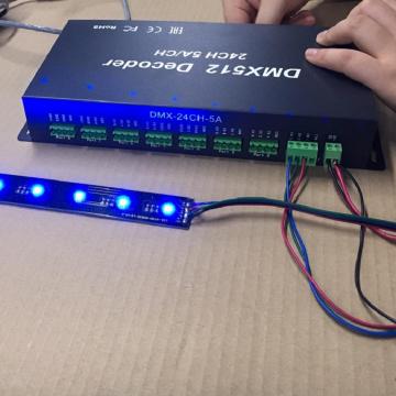 アドレス指定可能な24way RGB LED照明調光器