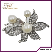 2015 simple designed jewelry crystal brooch with big pearl decorated