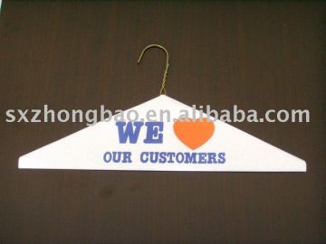 WIRE HANGER 16"12.5G GOLD CAPED HANGER