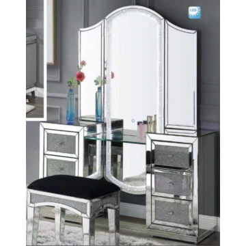 レディースベッドルームに鏡が付いたドレッシングテーブル