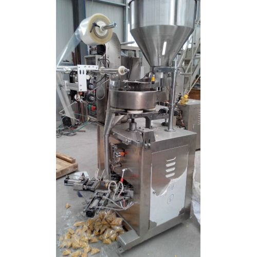 Small granule automatic triangle packing machine