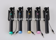 Factory Cheap Price Extendable Hand Held Selfie Stick with Cable