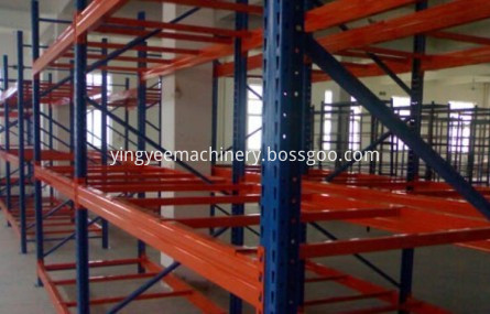 Upright roll forming machine