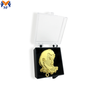 Metal Custom Gold Qatar Pin With Magnet