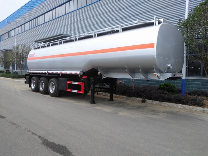 Tri Axles Tanker Sami Trailer 45000Liter Tanker