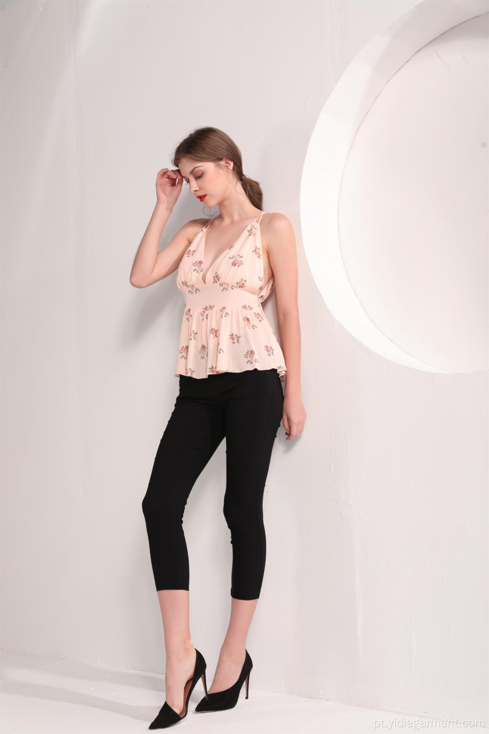 Top de estampa floral com decote em v de cor rosa feminina