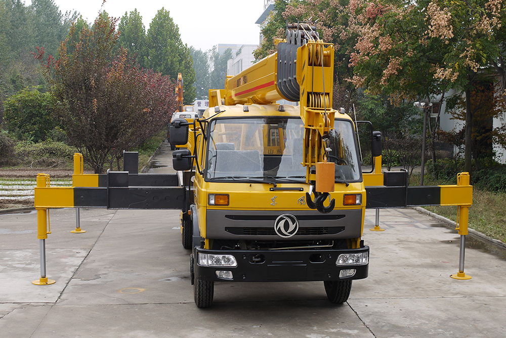 Crane Trucks With 5-16 Tons Capacity