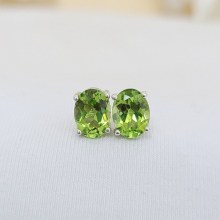 Exquisite Green Peridot Solitaire Simplicity Stud Earrings