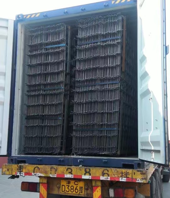 Galvanized welded wire mesh fence panel in 12 gauge  304 stainless steel welded wire mesh panel