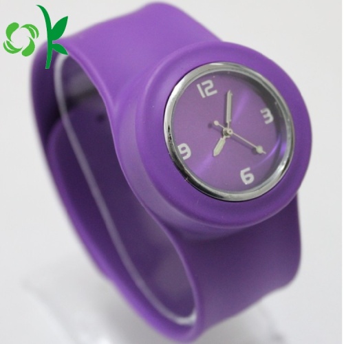 Eenvoudige hoogwaardige siliconen slap armband met horloge