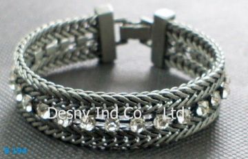 Lovely Oem / Odm Metal Bangle, Cuff Bangle With Antique Silver Plated And Rhinstone