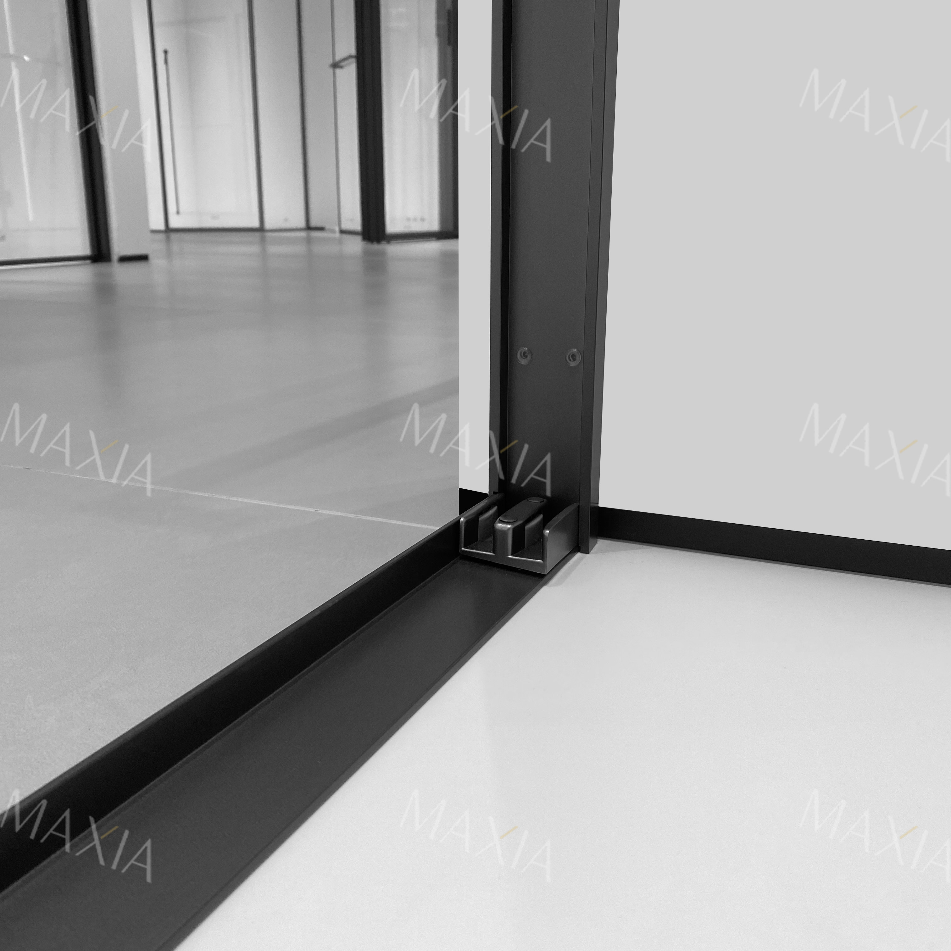 Экран скользящего душа.