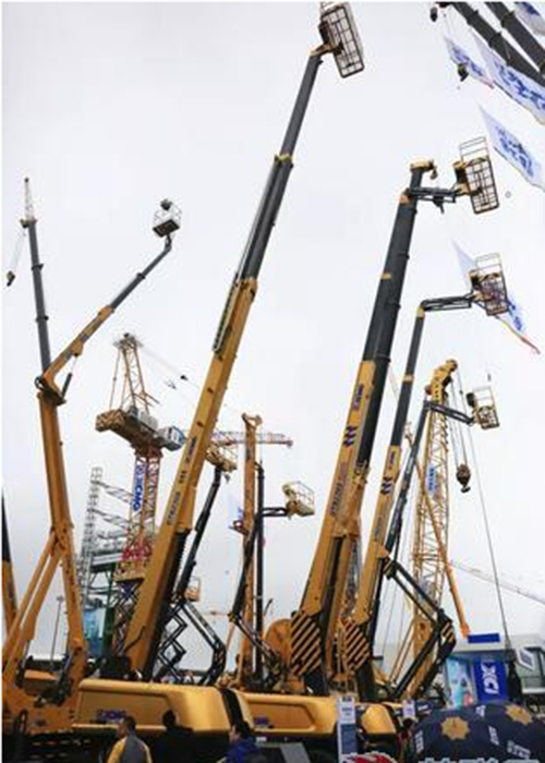 Plate-forme de travail aérien (9) Aerial Work Platform (9)